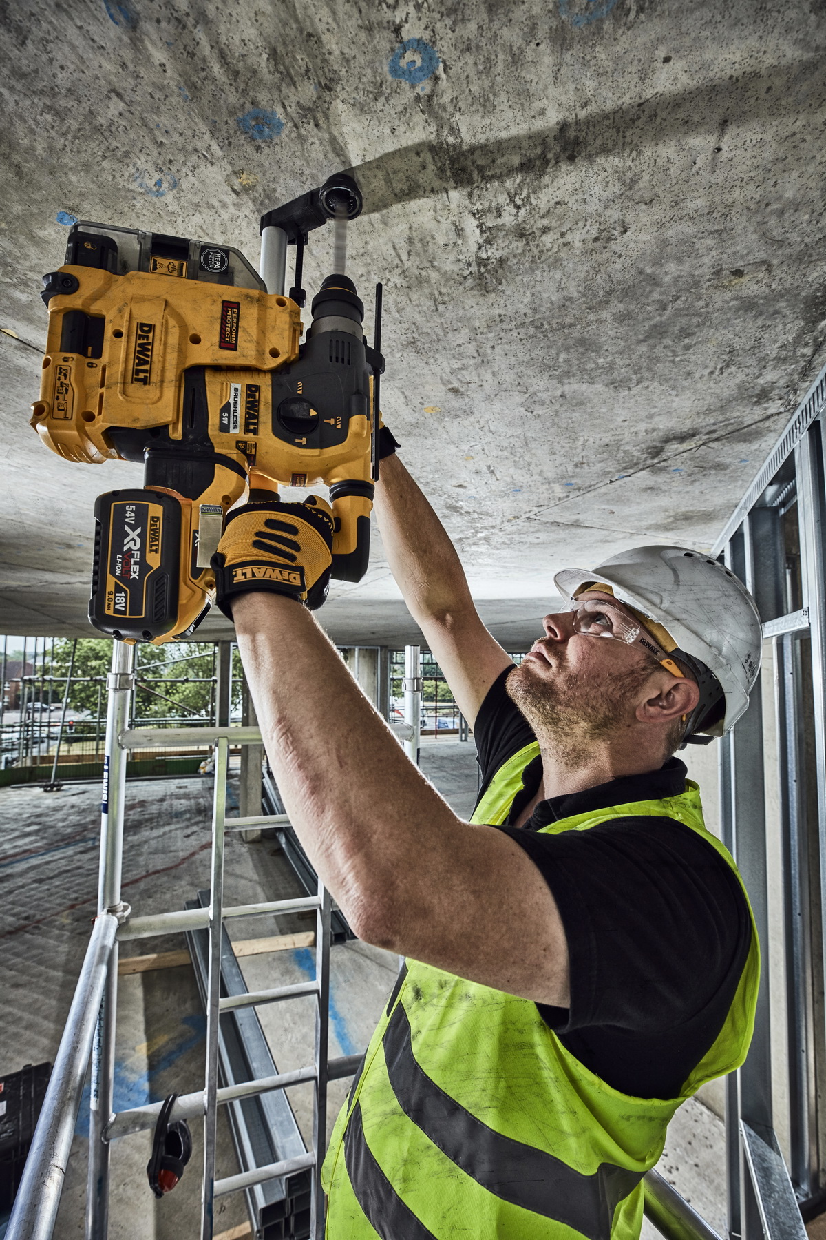 Kombinované kladivo s integrovaným odsávacím systémem 54V Dewalt DCH335 X2