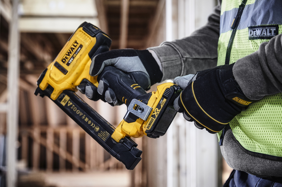 Dewalt spony pro aku sponkovačku DRS18100