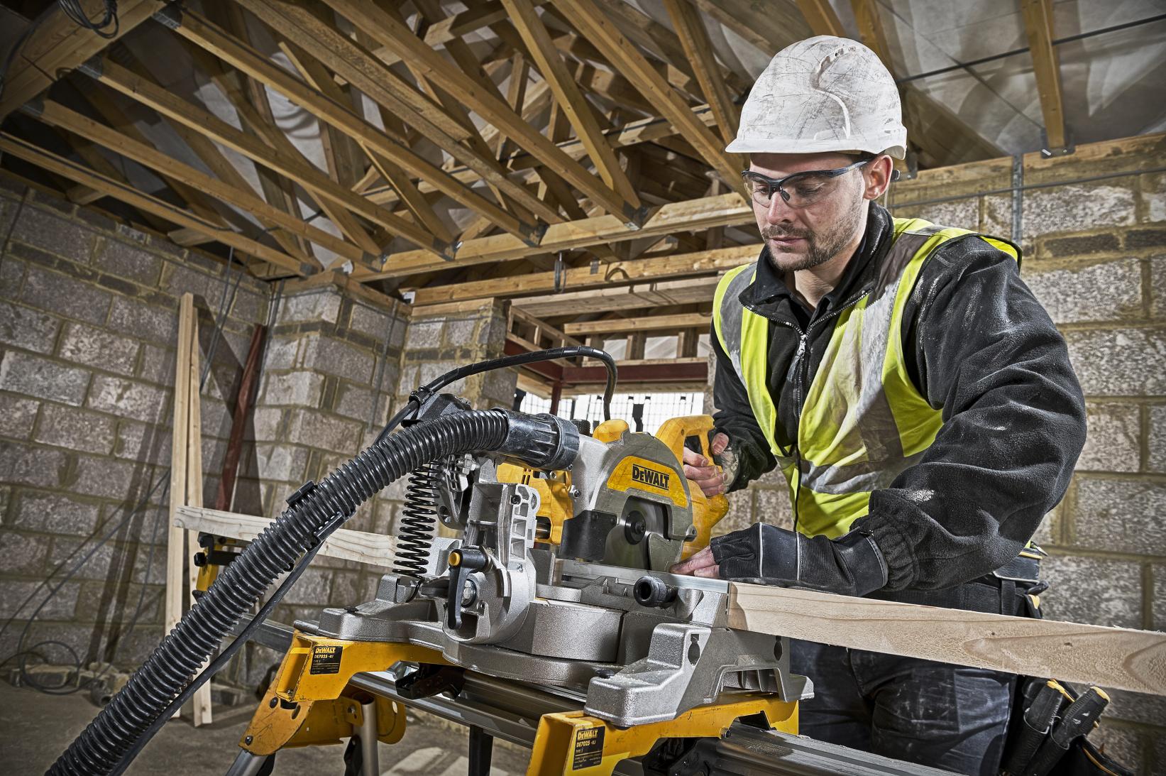 Pokosová pila Dewalt DWS777