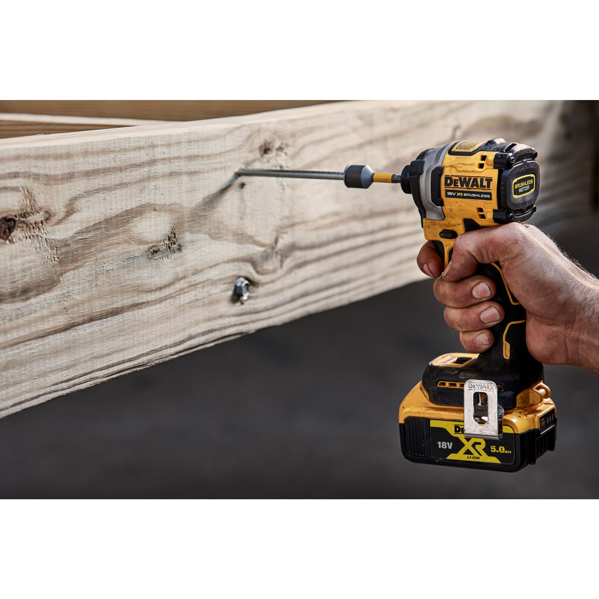 Dewalt bezuhlíkový rázový utahovák DCF850 D2T
