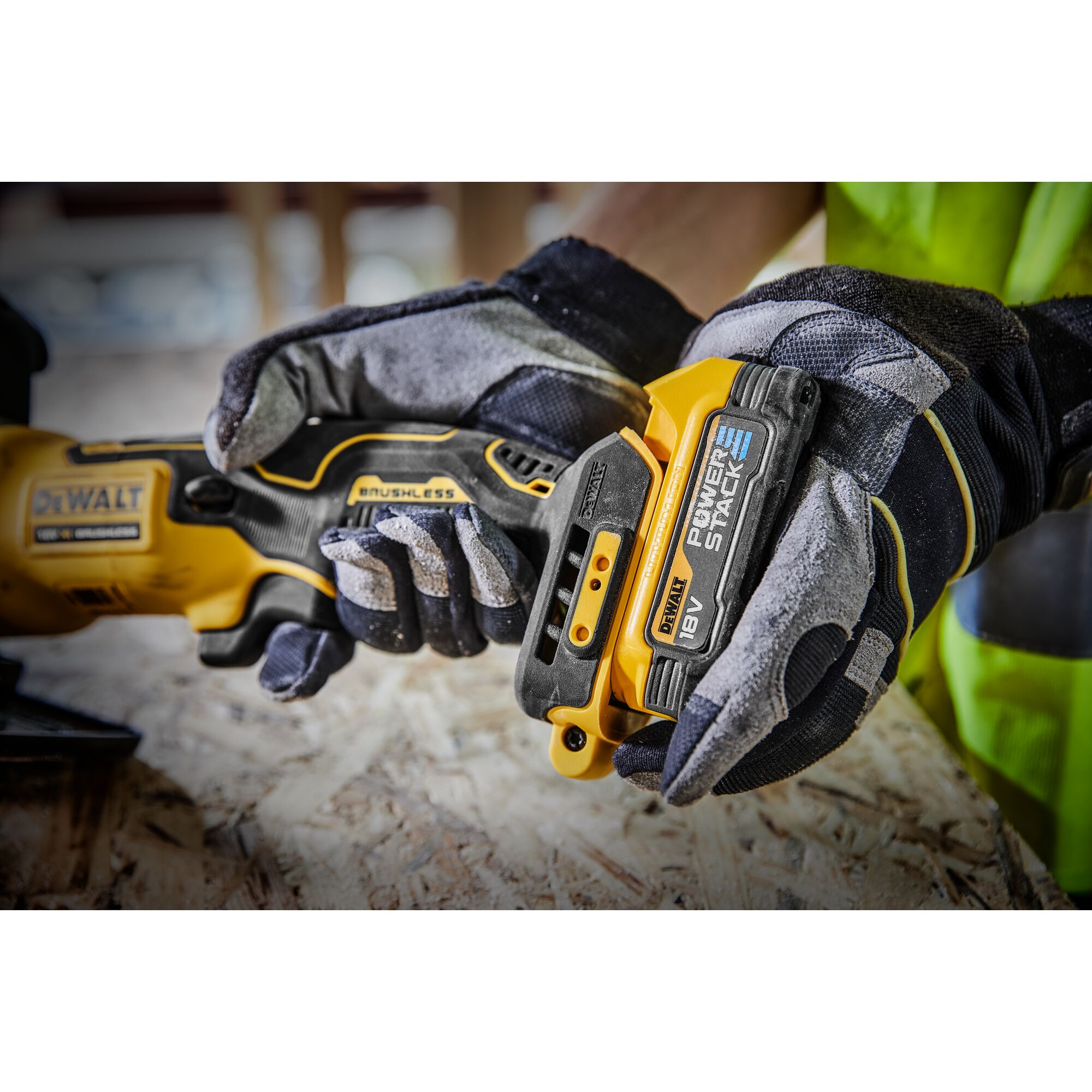 Dewalt bezuhlíková pila DCS571 E1T