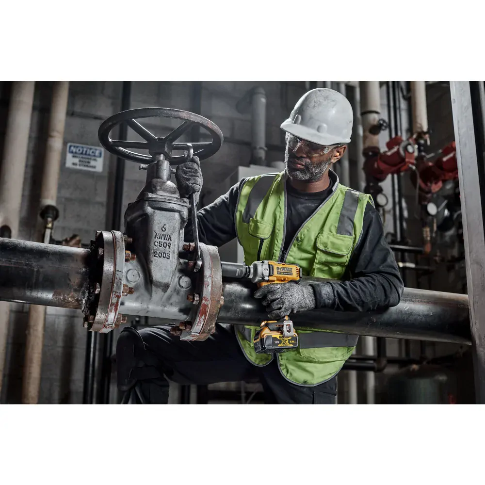 Bezuhlíkový rázový utahovák DCF892 P2T