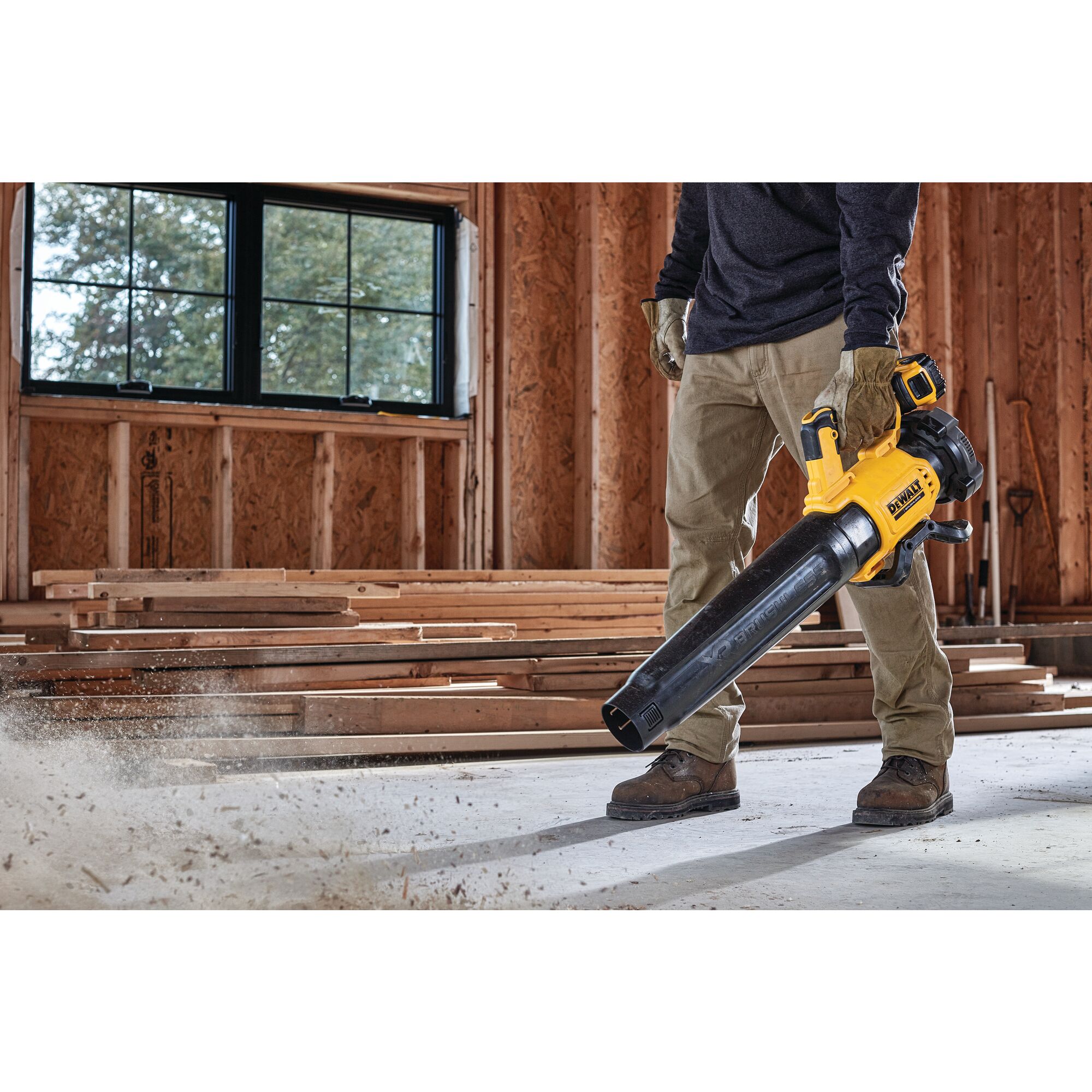 Aku zahradní fukar Dewalt DCMBL562 P1