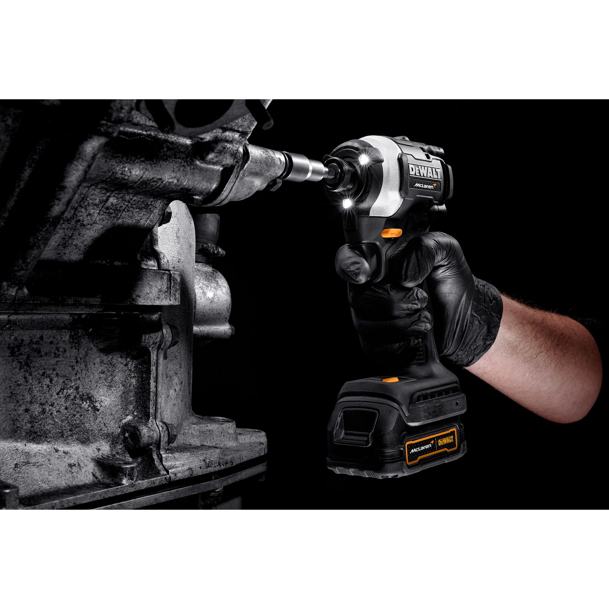 Limitovaná edice bezuhlíková sada nářadí Mclaren/DeWalt DCK200 MM2T