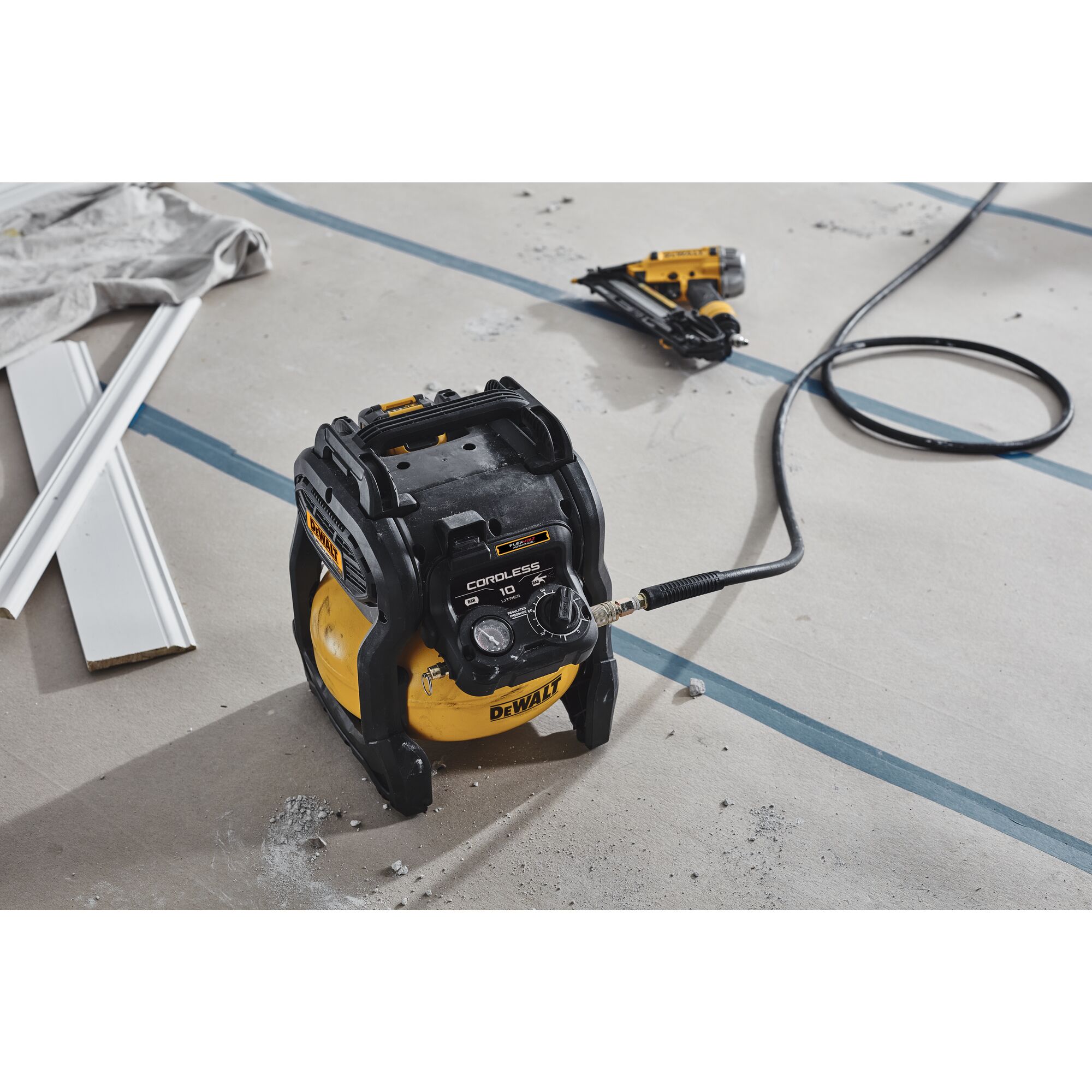 Aku vzduchový kompresor 10l Dewalt DCC1018 N
