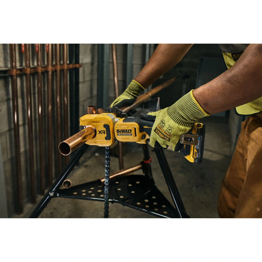 Aku řezačka  na měděné potrubí Dewalt DCE154 N