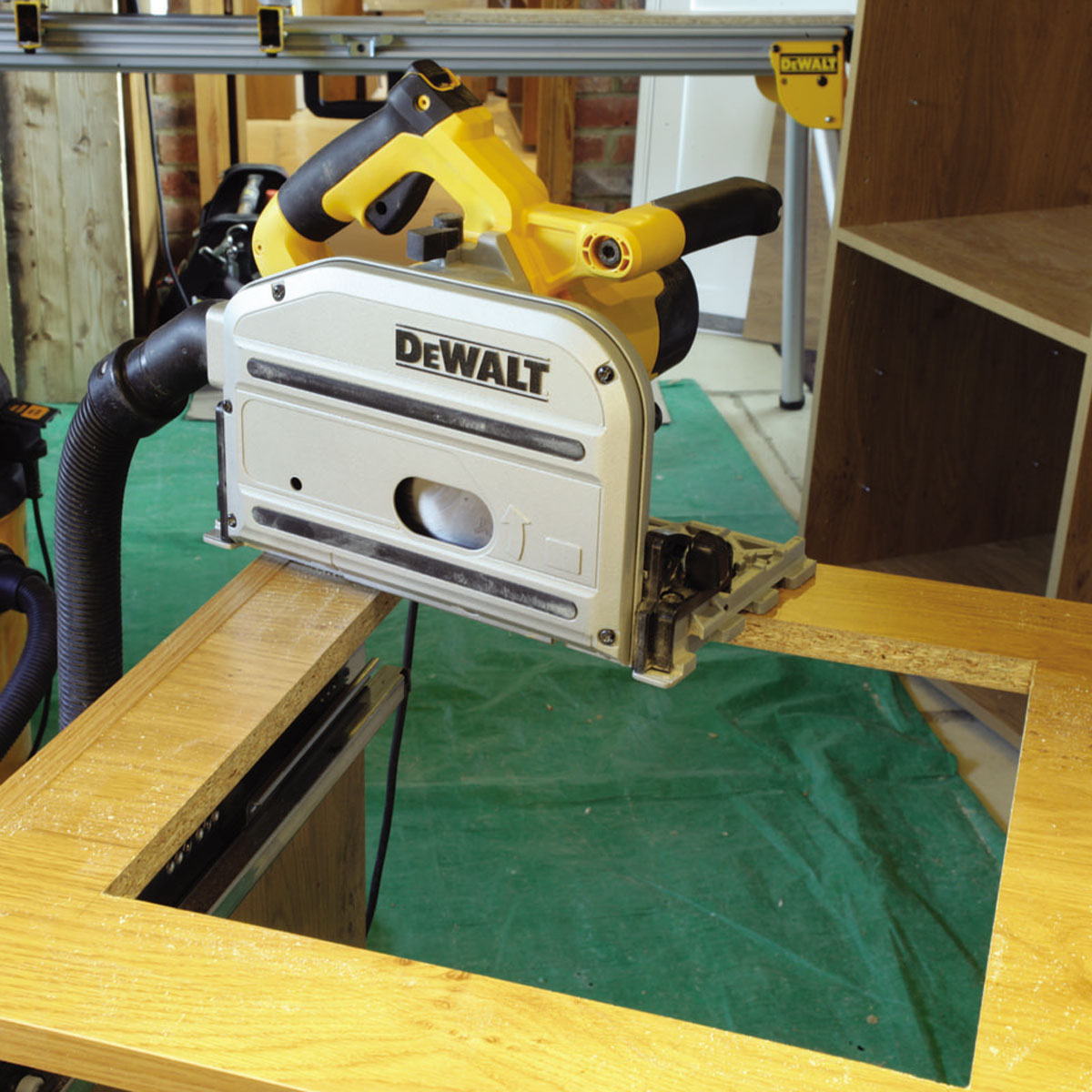 Kotoučová pila DeWalt DWS520 K