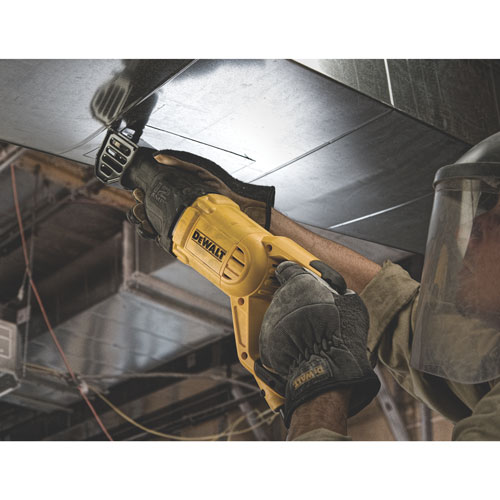 Mečová pila DeWalt DWE305 PK