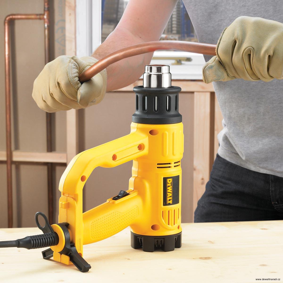 Horkovzdušná pistole DeWalt D26411