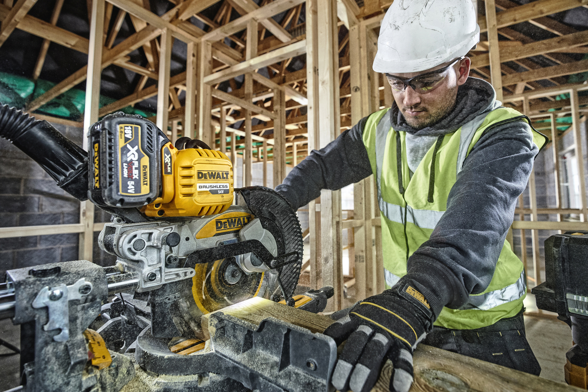 Pokosová aku pila FLEXVOLT 54V Dewalt DCS727 T2