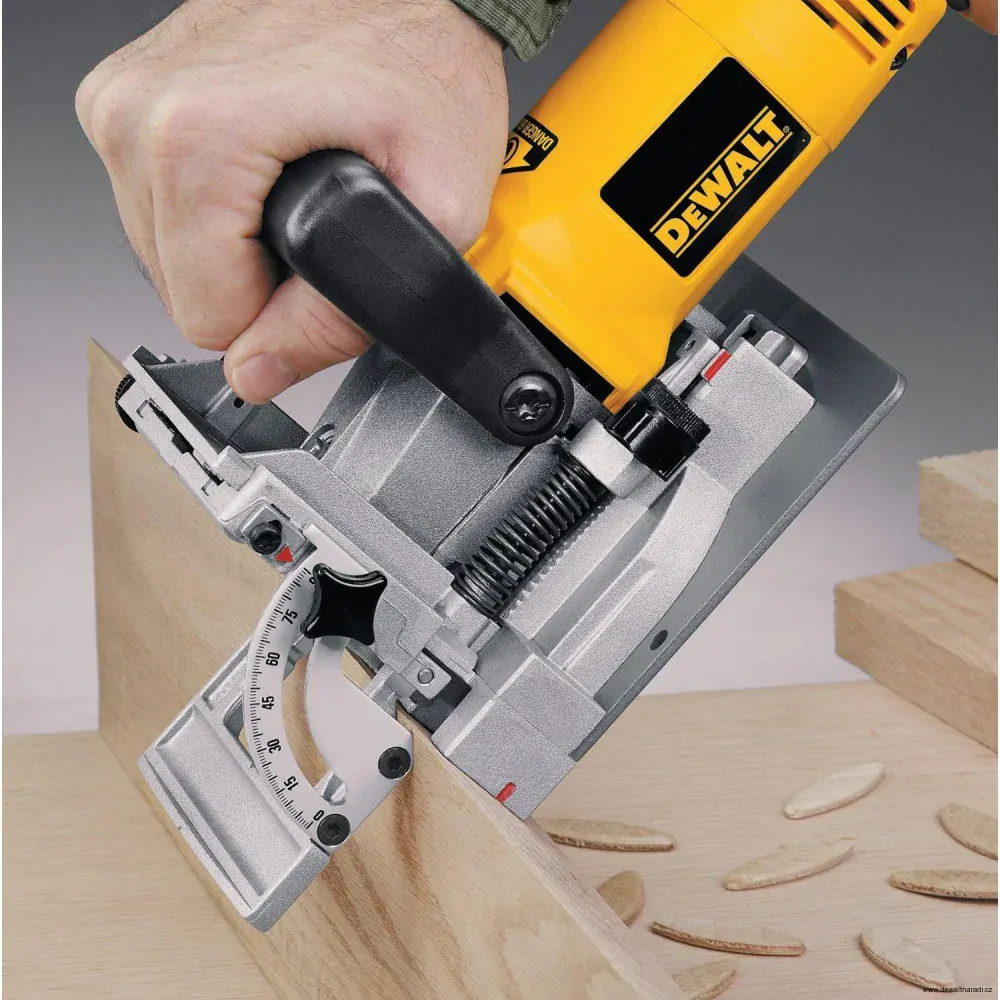 Lamelovací frézka Dewalt DW682 K