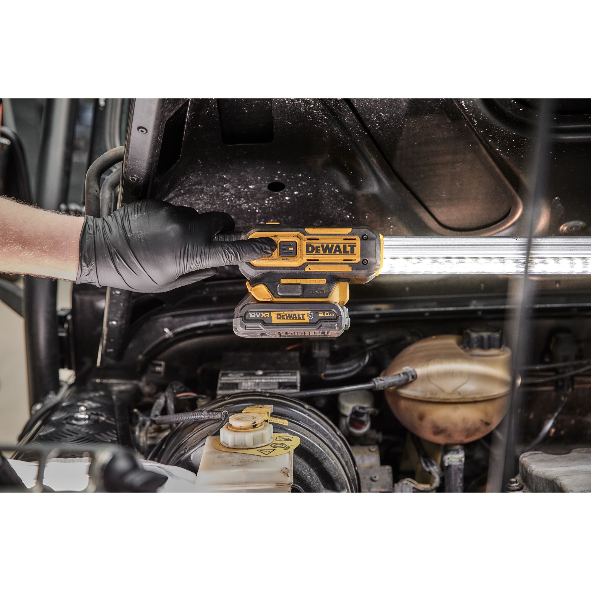 AKU dílenská svítilna DeWALT DCL045