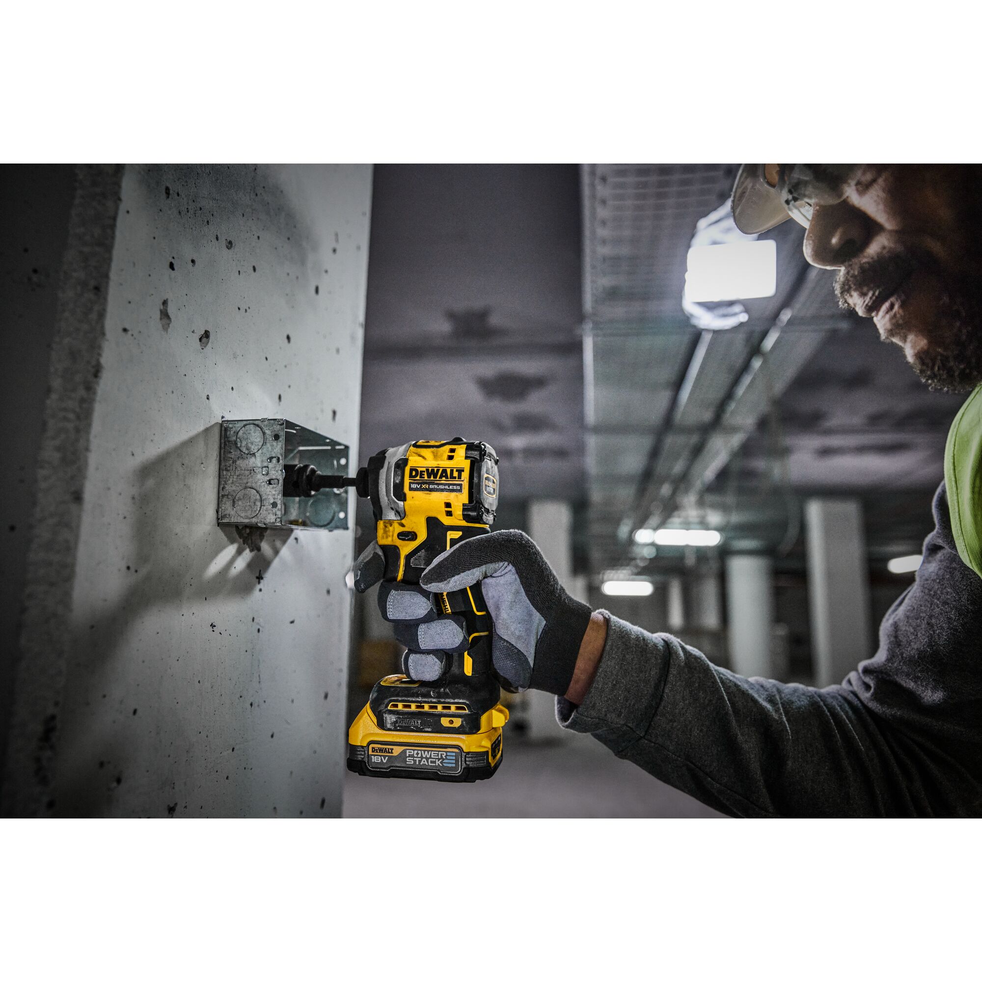 Dewalt bezuhlíkový rázový utahovák DCF850 E2T