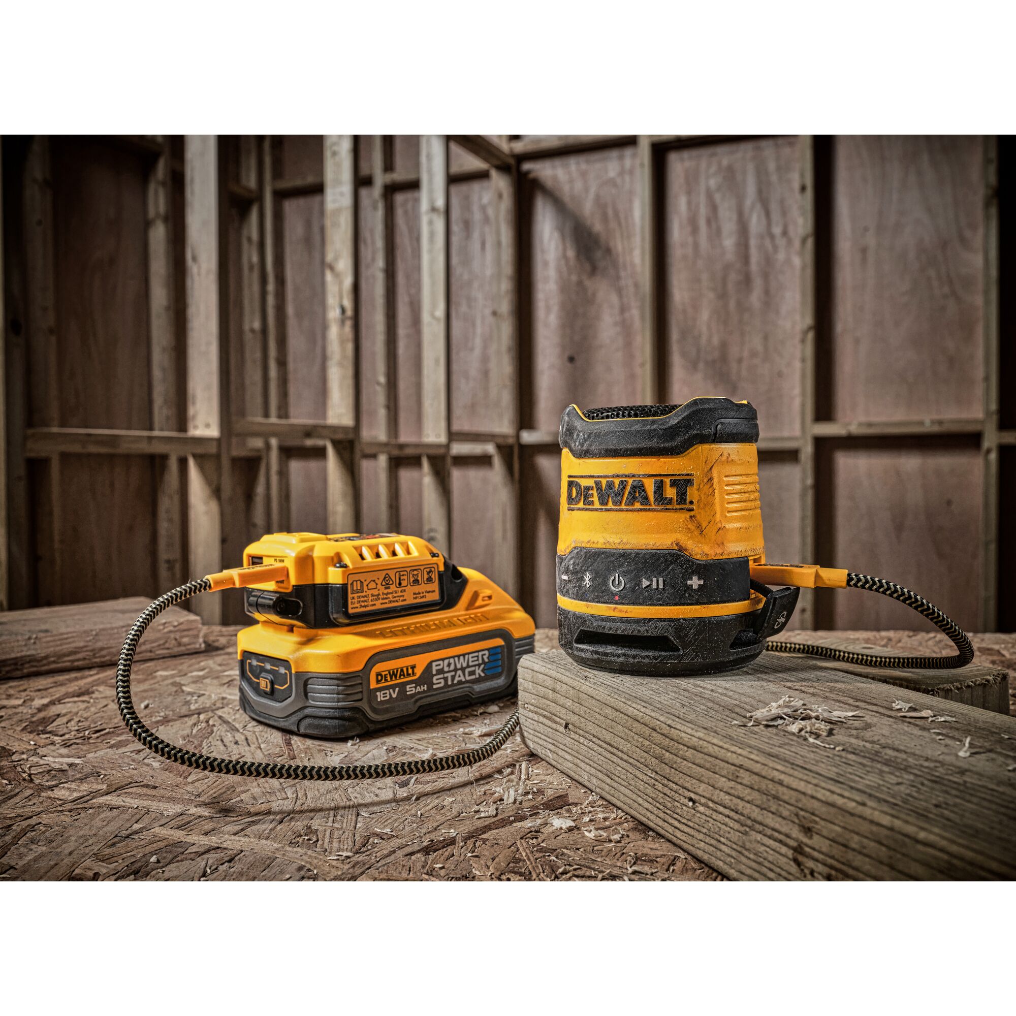 Bluetooth USB-C nabíjecí reproduktor DeWalt DCR009