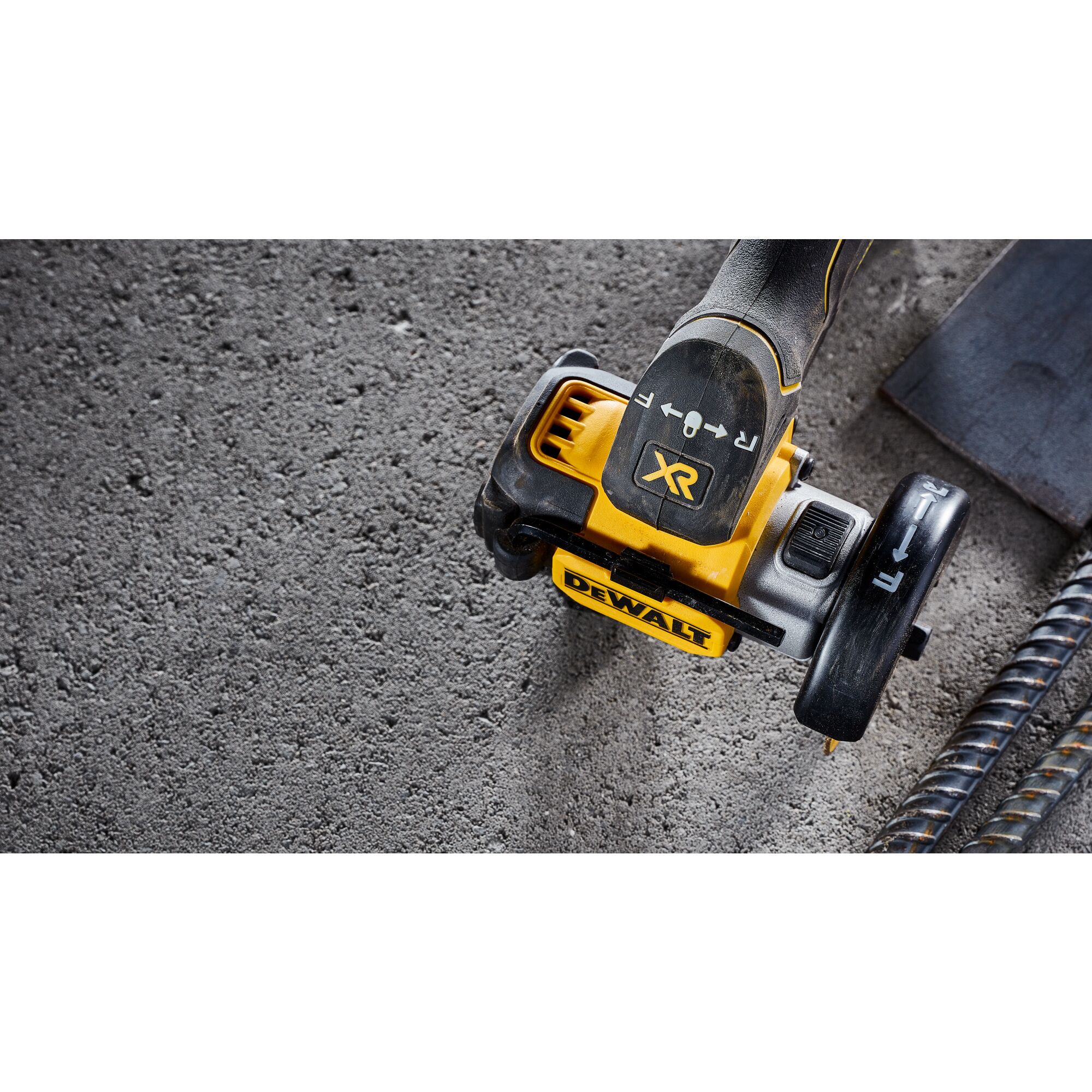 Ruční aku řezačka Dewalt DCS438 N