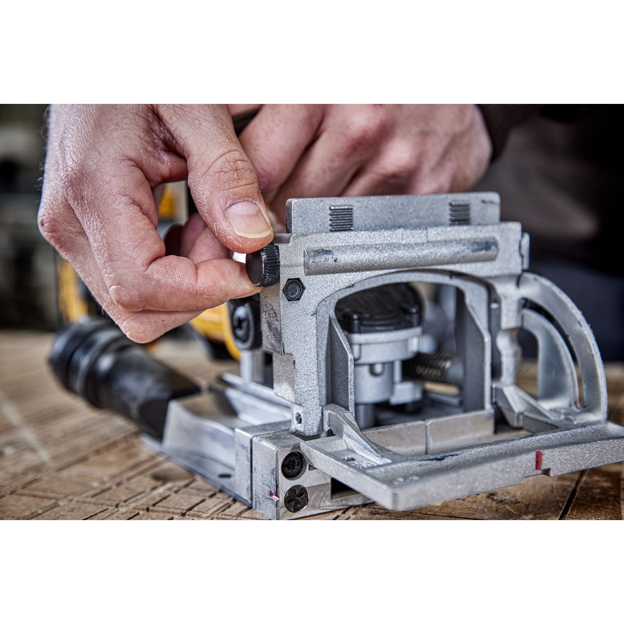 Dewalt aku lamevací frézka Dewalt DCW682 NT
