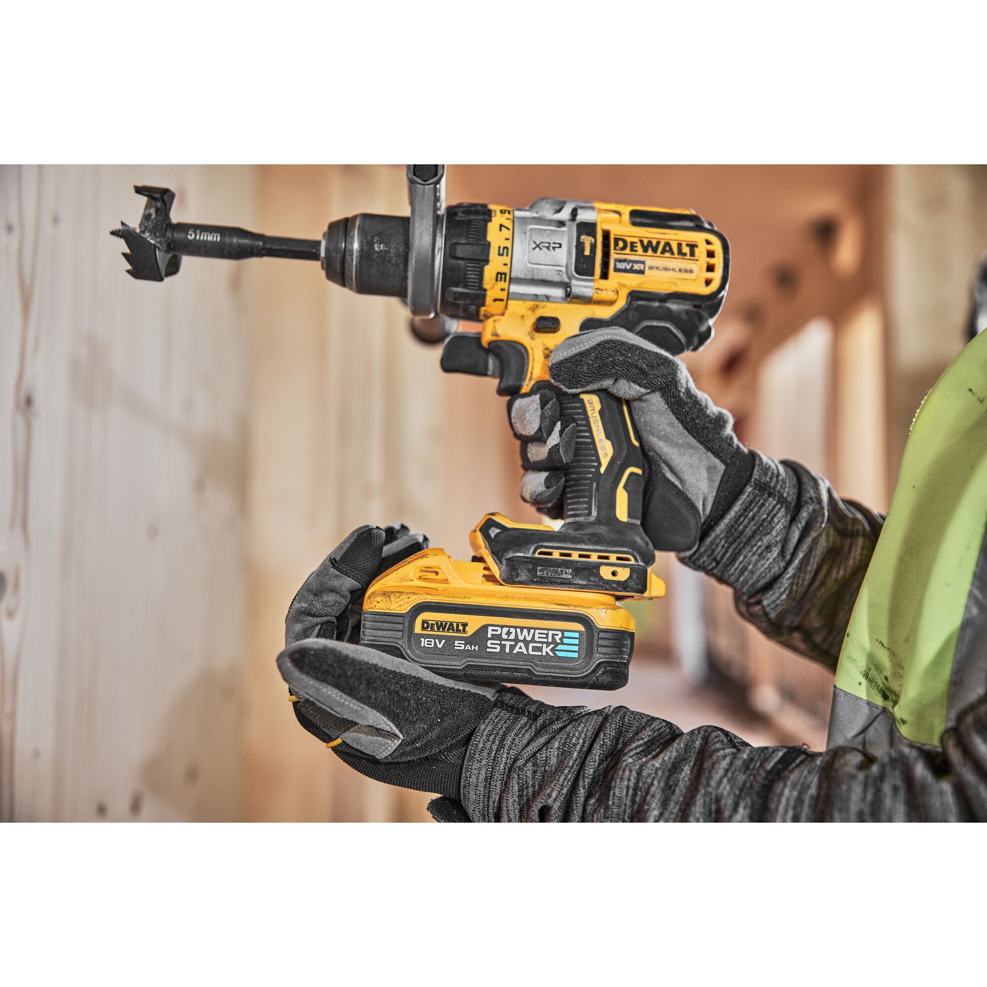 Bezuhlíková aku příklepová vrtačka DeWalt  DCD999 H2T