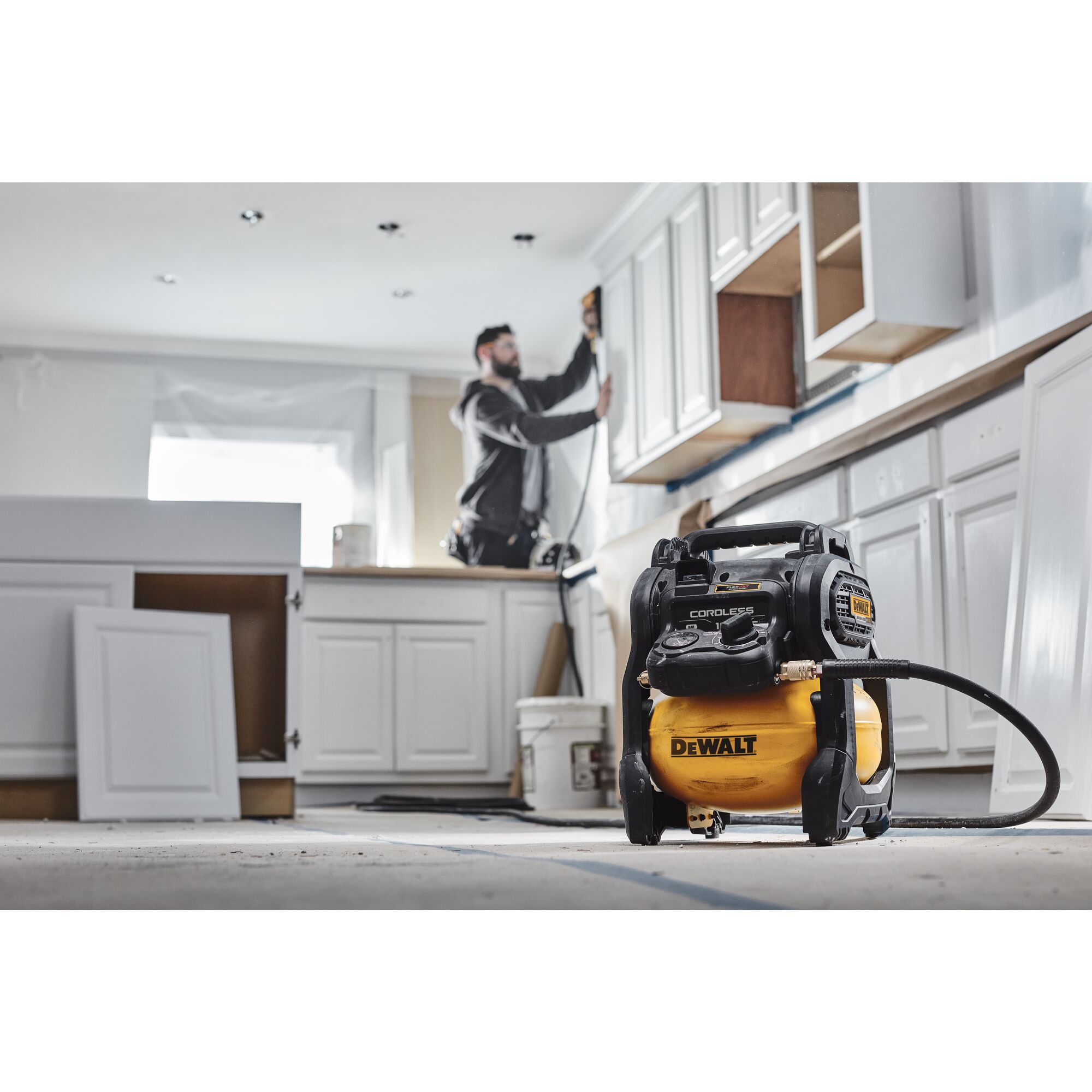 Aku vzduchový kompresor 10l Dewalt DCC1018 N