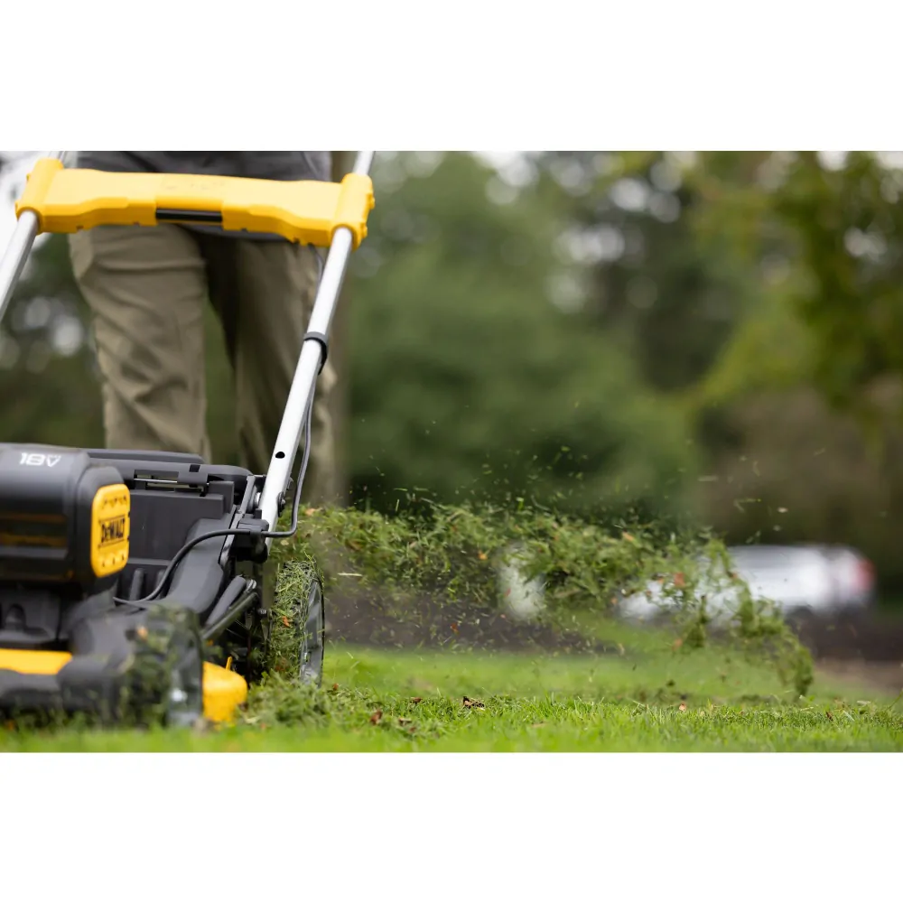 Aku zahradní sekačka s pojezdem 2x18V Dewalt DCMWSP156 N