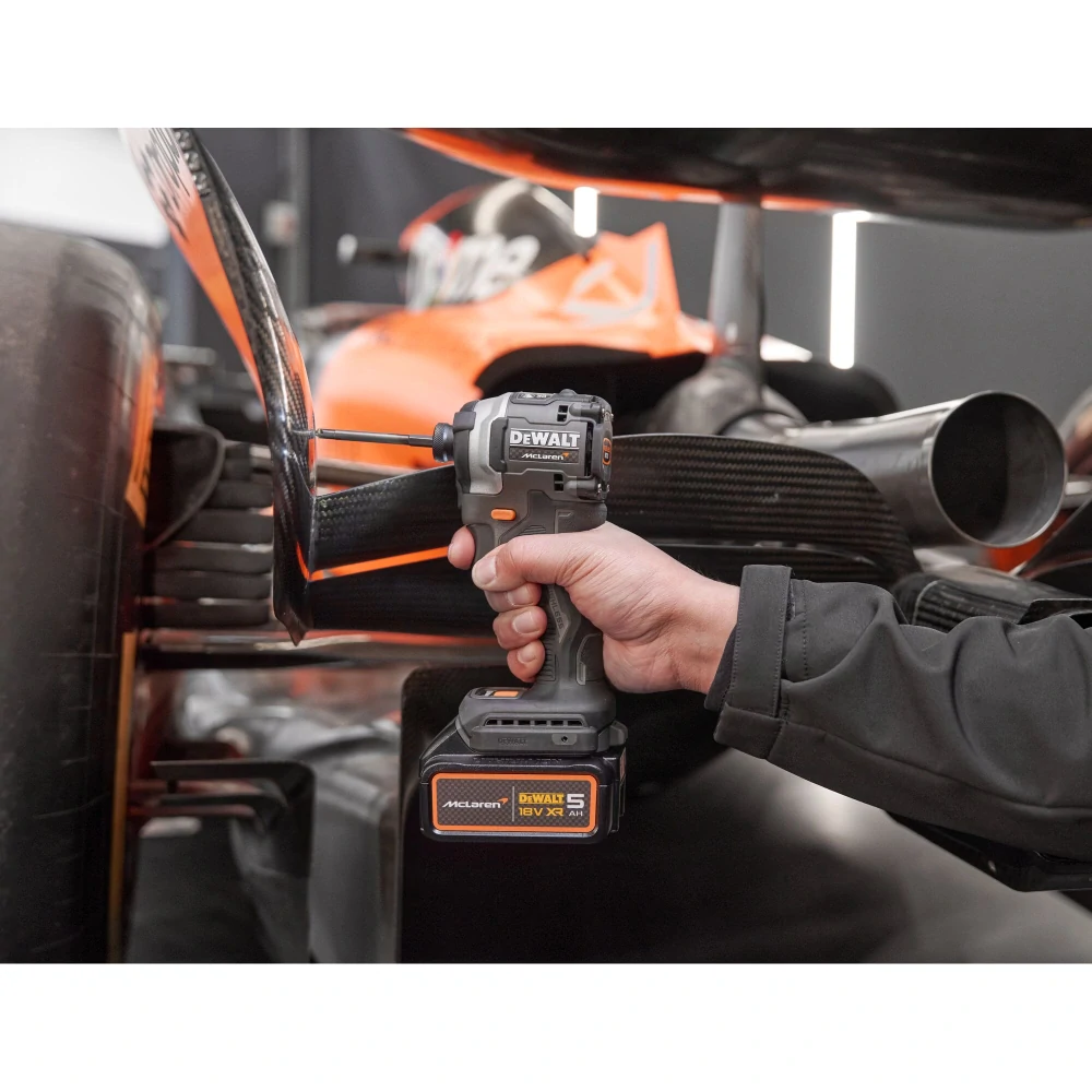 Limitovaná edice bezuhlíkový rázový utahovák Mclaren/Dewalt  DCF85 MP2T