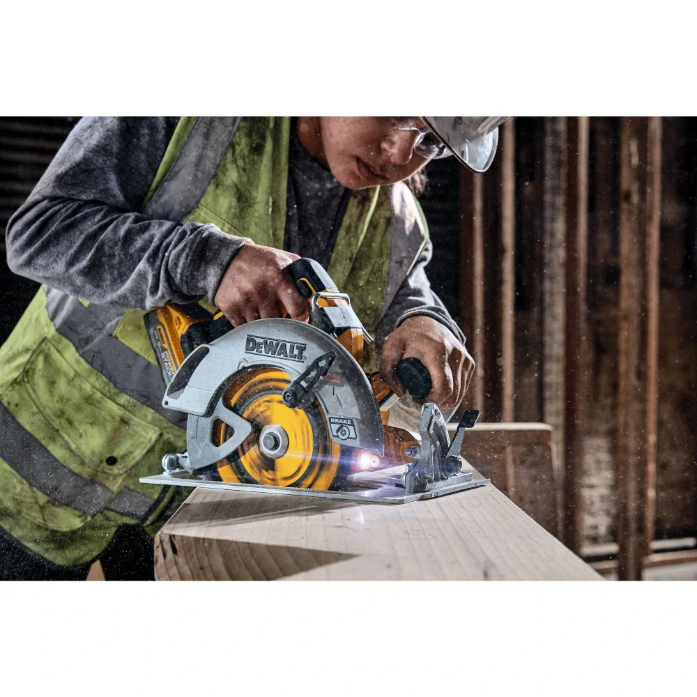 Dewalt bezuhlíková pila DCS573 H2T