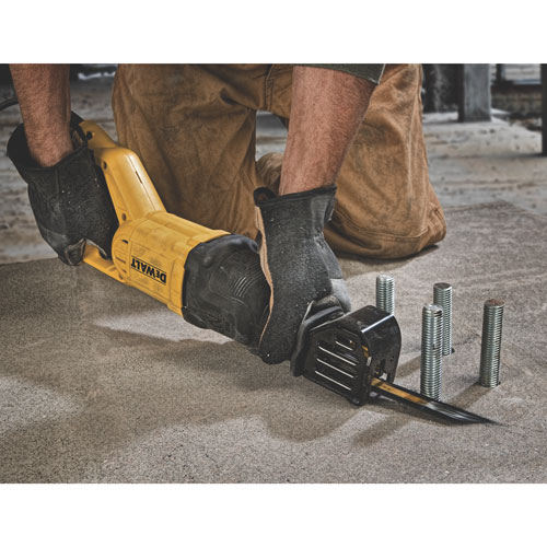 Mečová pila DeWalt DWE305 PK