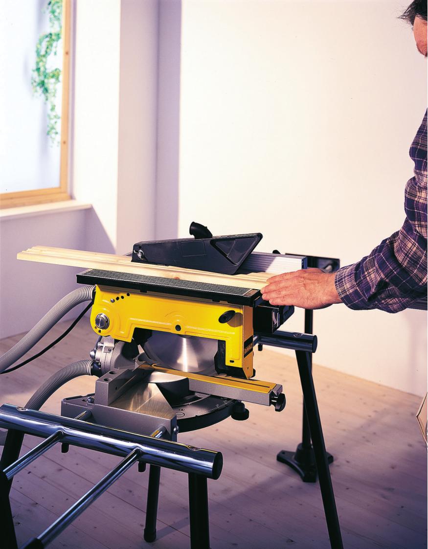Pokosová pila s horním stolem Dewalt DW711