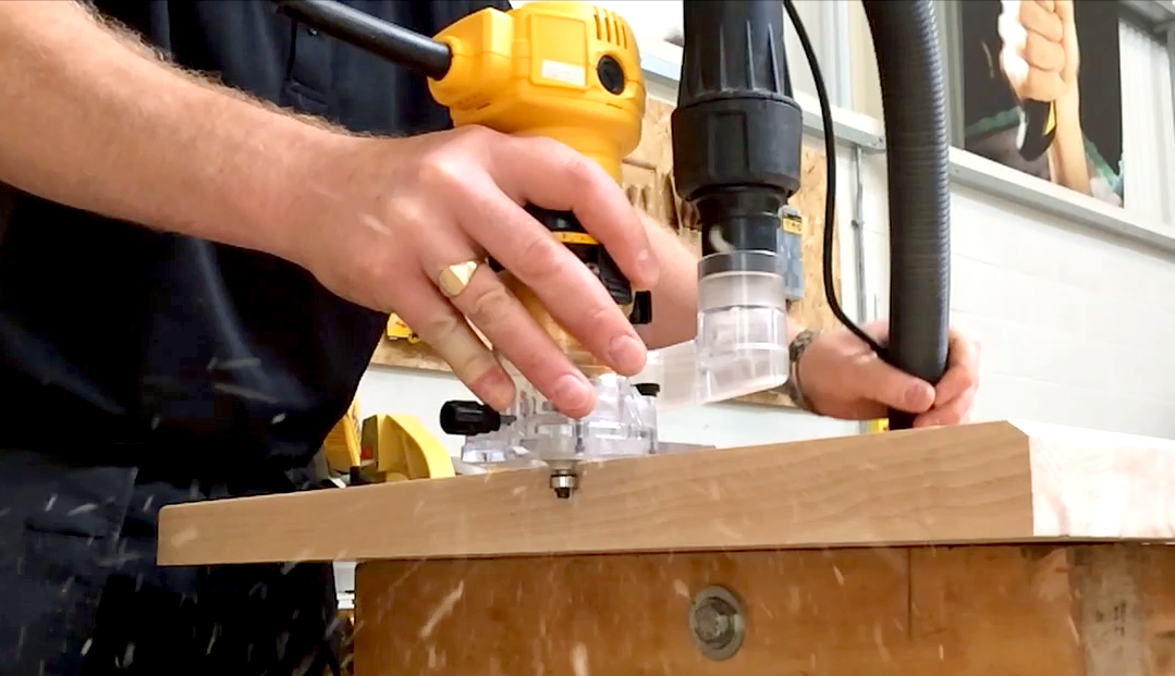Ohraňovací frézka Dewalt DWE6005