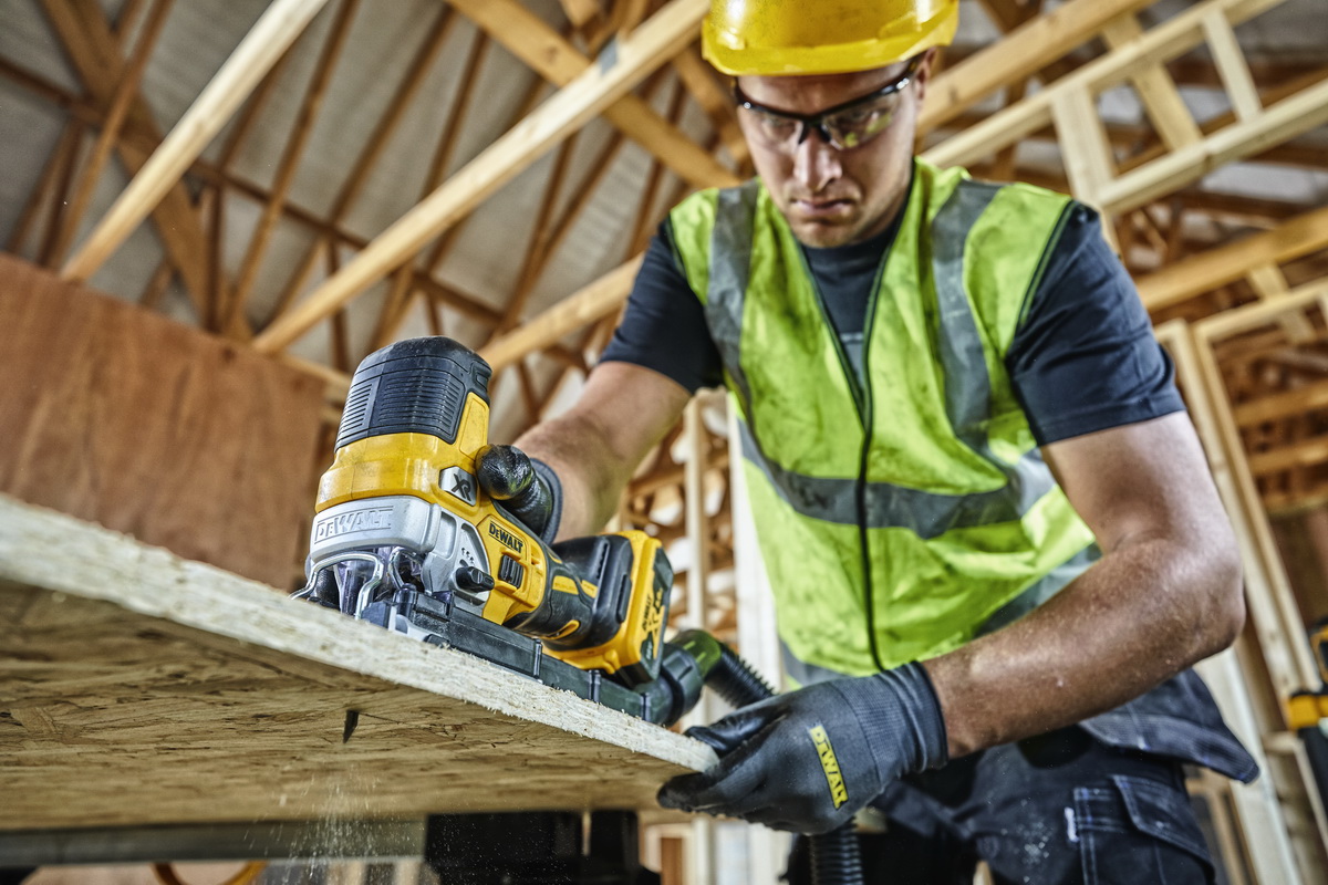 Přímočará pila DCS335 P2