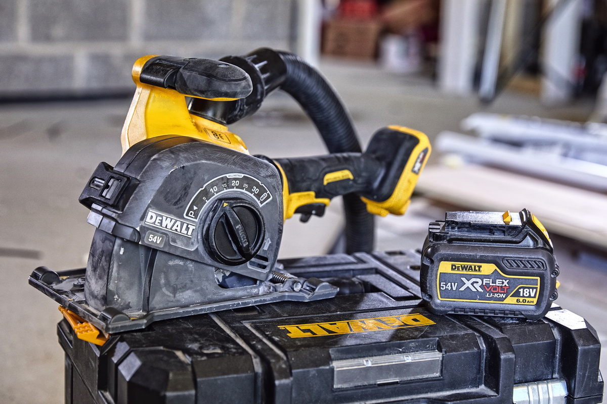Aku drážkovací fréza FLEXVOLT 54V Dewalt DCG200 T2 + vysavač DCV586