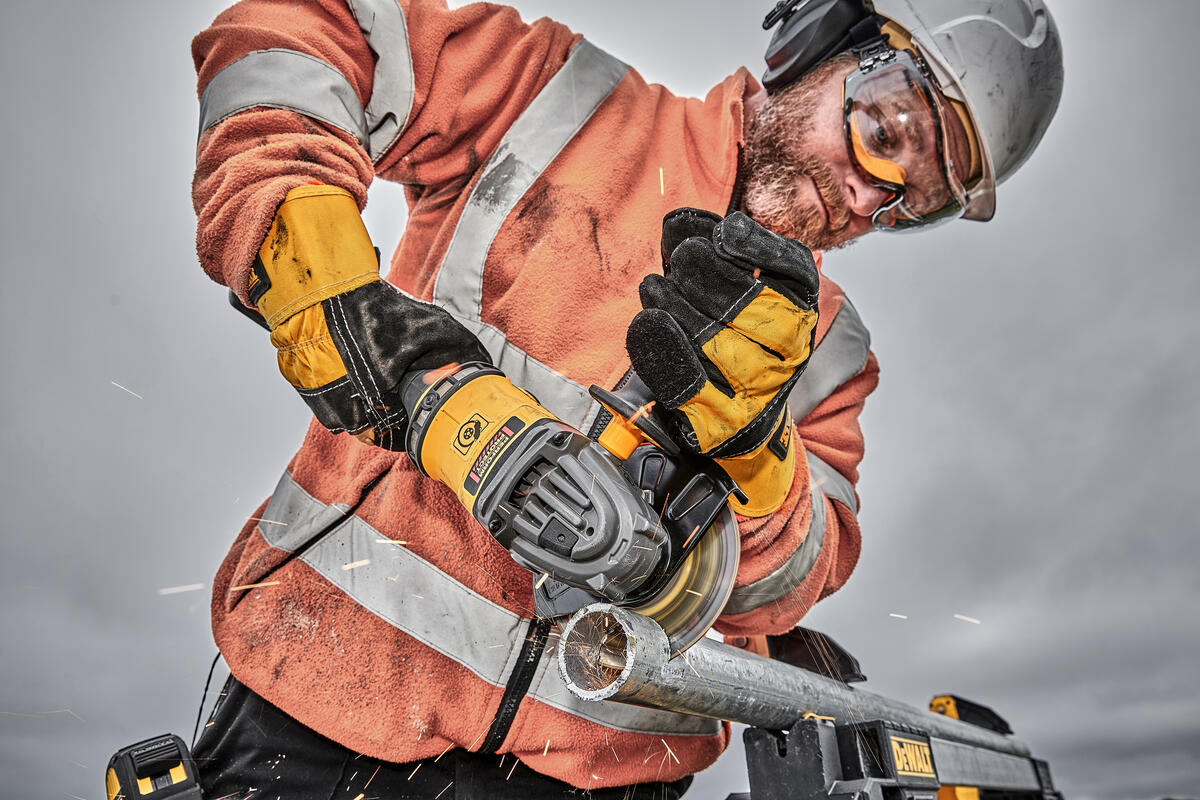 Aku bruska FLEXVOLT 54V Dewalt DCG418 T2