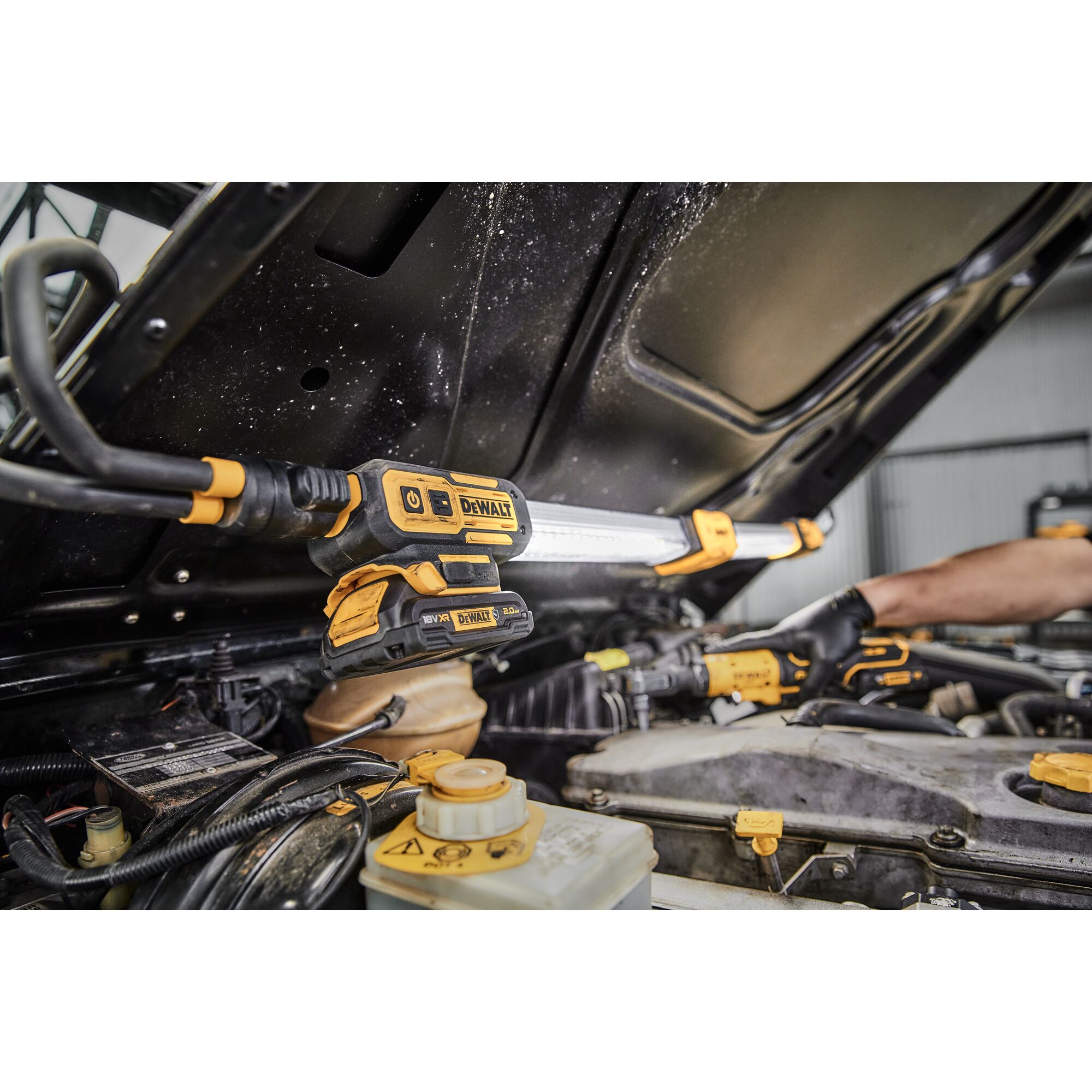 AKU dílenská svítilna DeWALT DCL045