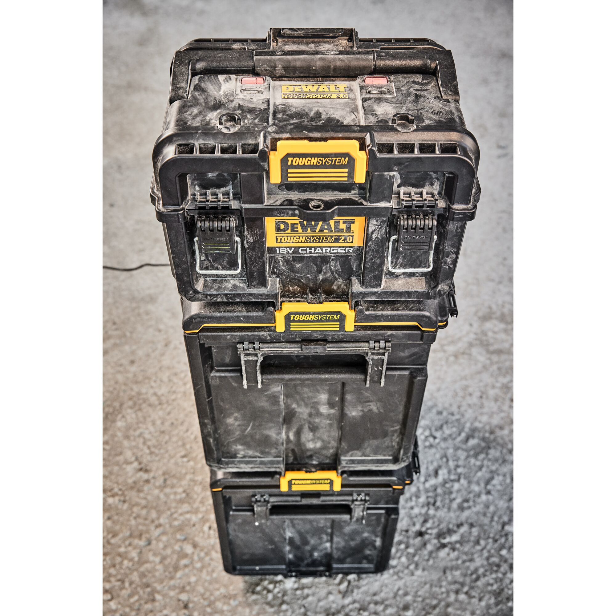 Dewalt TOUGH nabíječka v kufru DWST83471