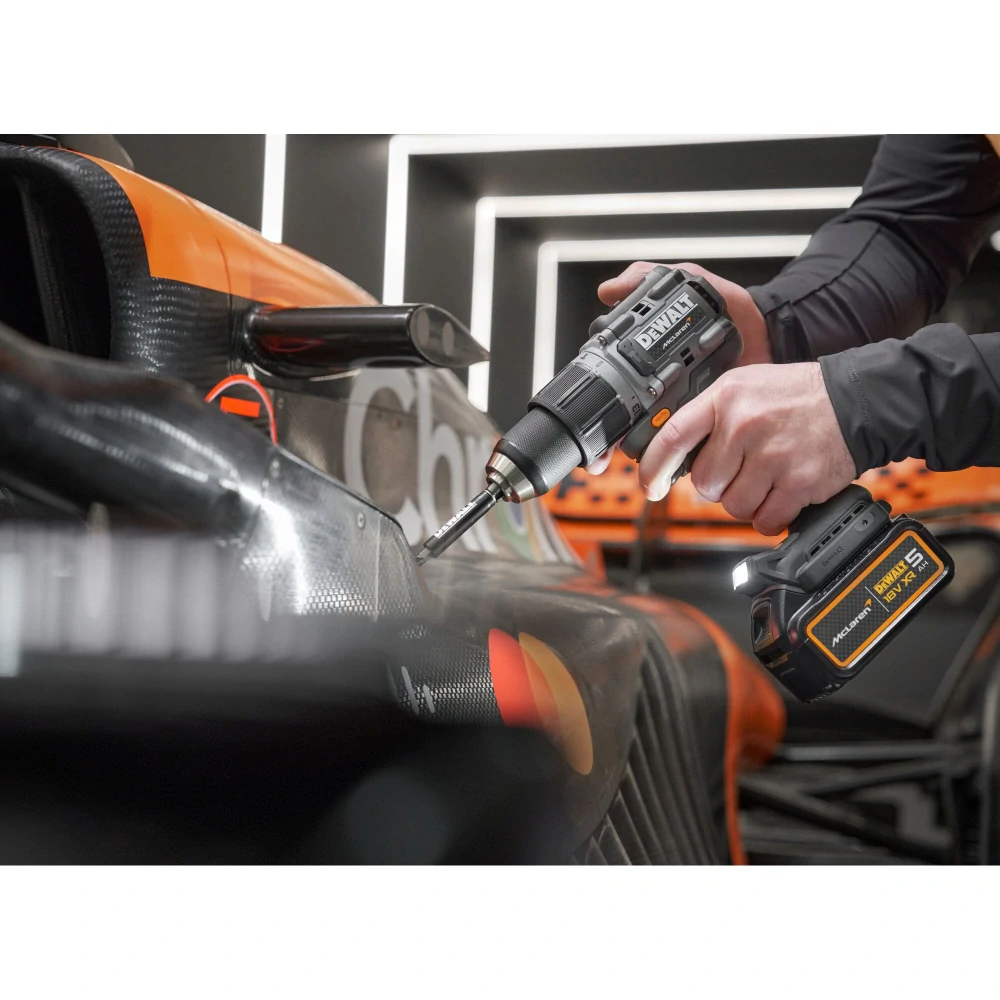 Limitovaná edice aku příklepová vrtačka Mclaren/DeWalt DCD85 MP2T