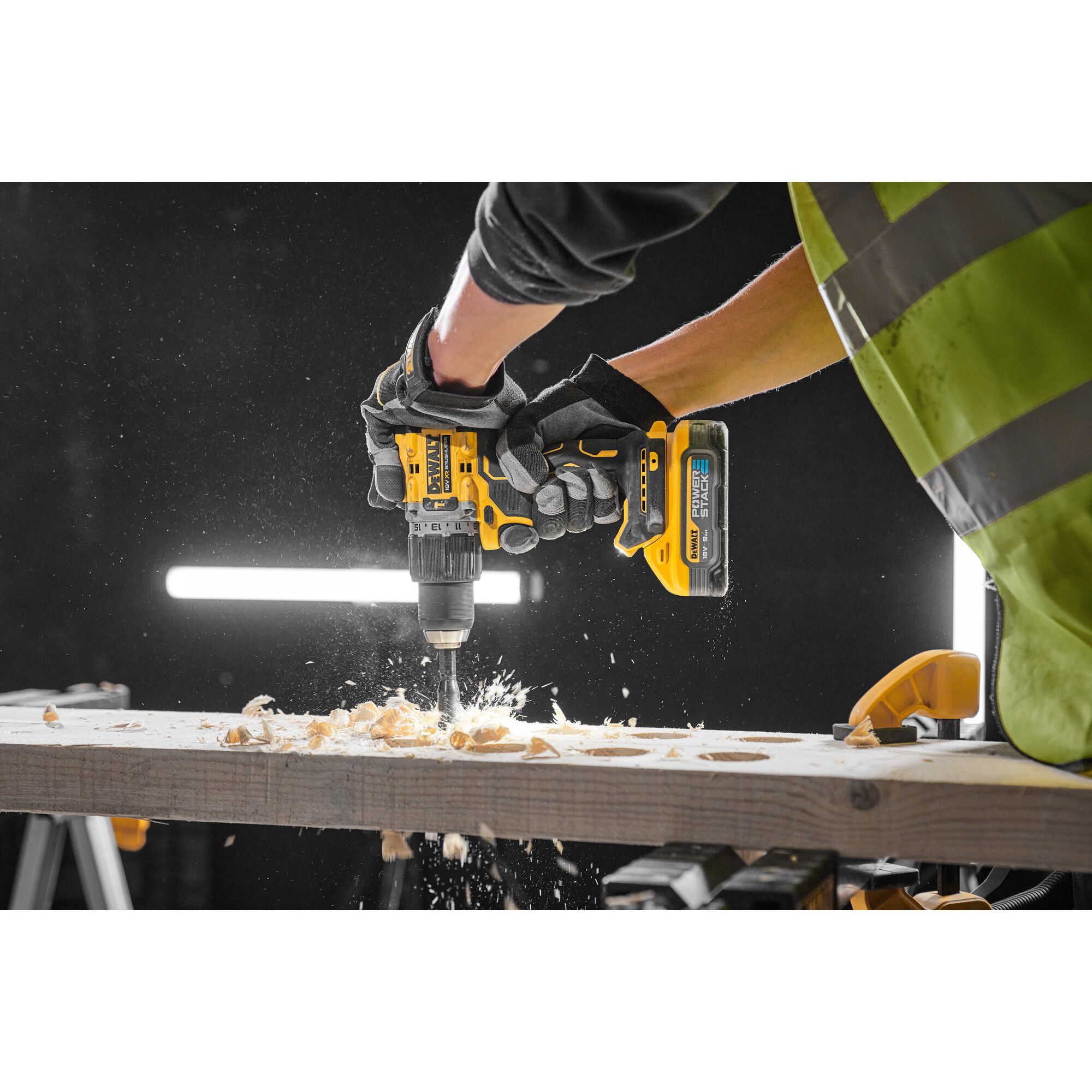 Bezuhlíková aku příklepová vrtačka DeWalt DCD805 P2T