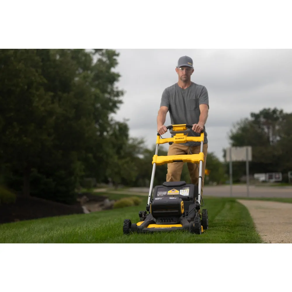 Aku zahradní sekačka s pojezdem 2x18V Dewalt DCMWSP156 N