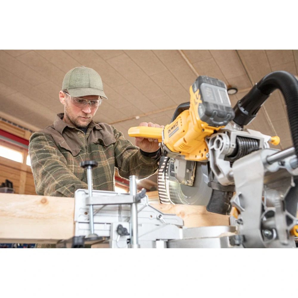Pokosová aku pila Dewalt DCS782 N
