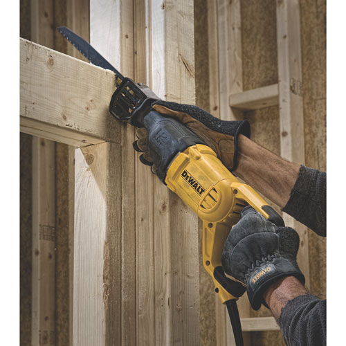 Mečová pila DeWalt DWE305 PK